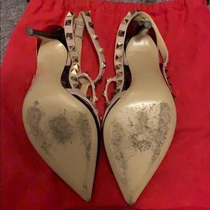 Valentino Shoes - Valentino black and nude rockstud pumps Valentino Shoes - Valentino black and nude rockstud pumps